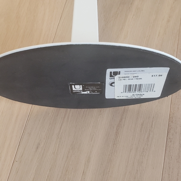 Umbra Laurel Tree Display - Picture 2 of 3